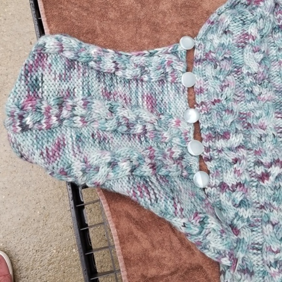 Handmade hood hat with detachable scarf - Picture 3 of 9